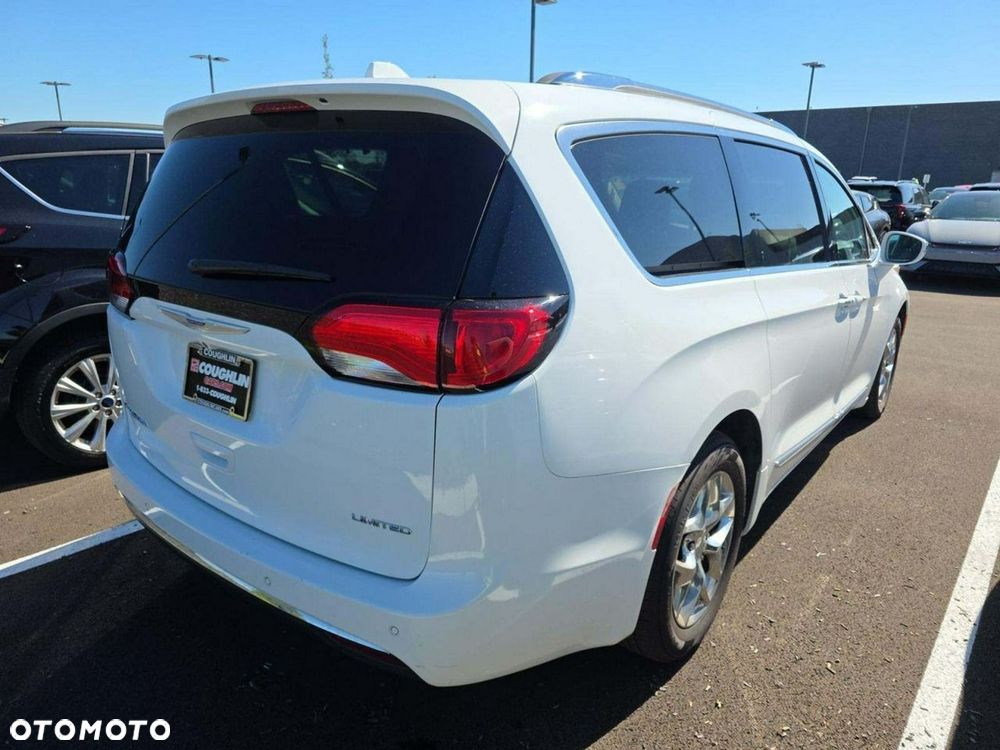 Chrysler Pacifica - 3