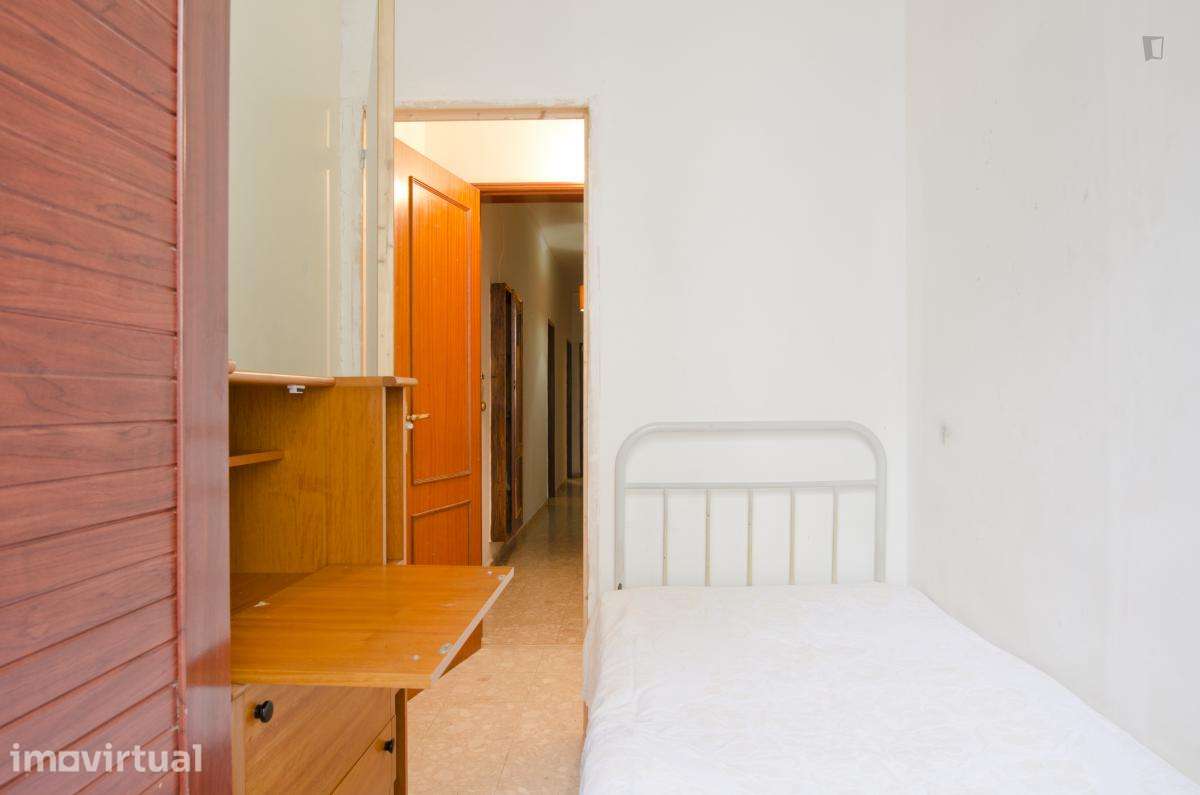 Quarto - localizado em Alameda Lisbon - Grande imagem: 2/13