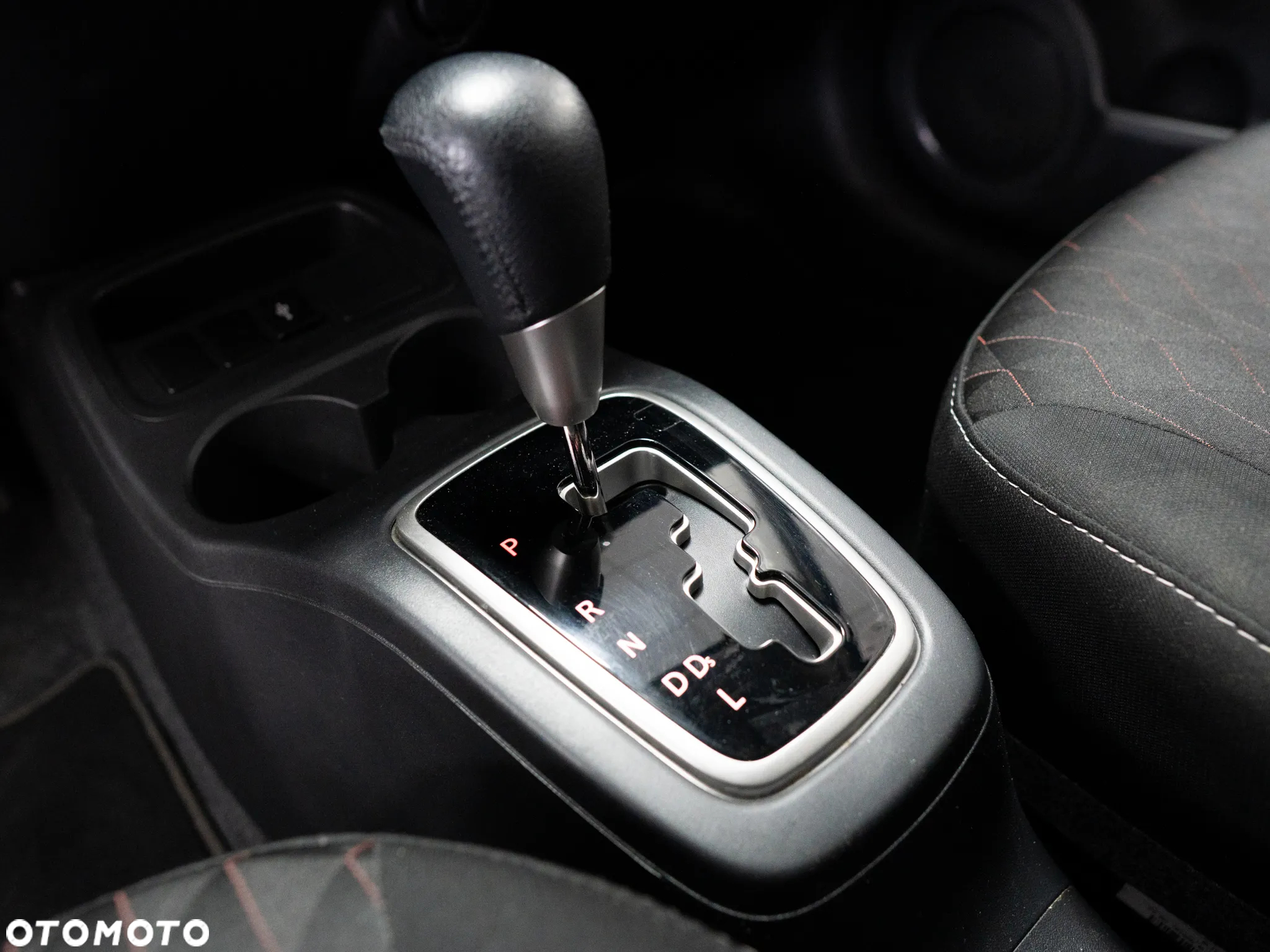 Mitsubishi Space Star 1.2 Intense CVT - 24