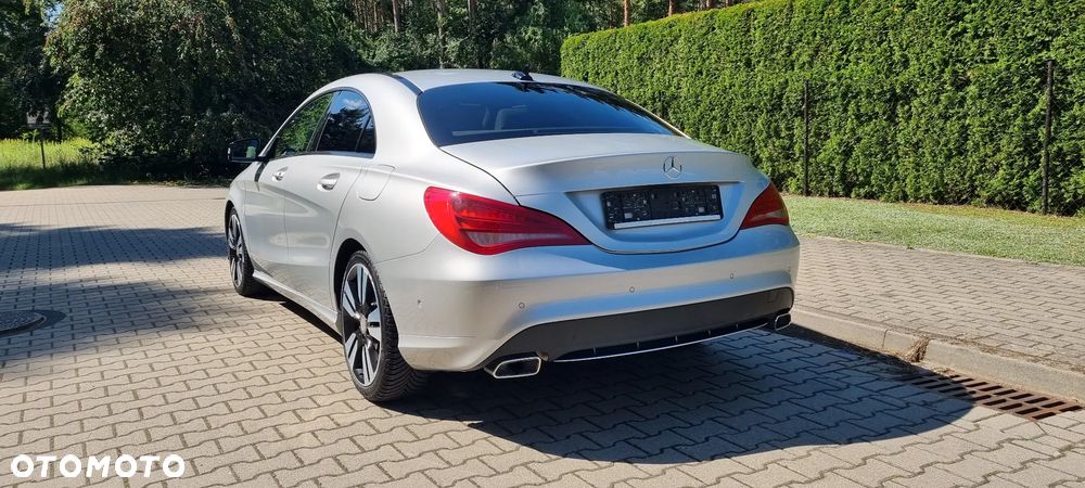 Mercedes-Benz CLA 200 7G-DCT Urban - 11
