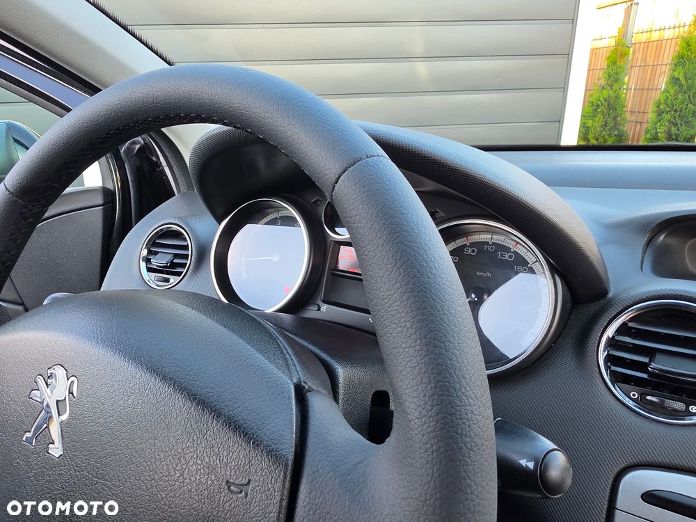Peugeot 308 100 VTi Urban Move First Edition - 16