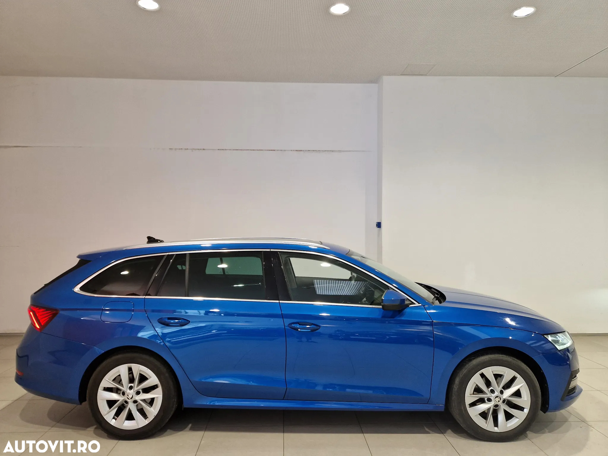 Skoda Octavia Combi 2.0 TDI DSG Style - 6