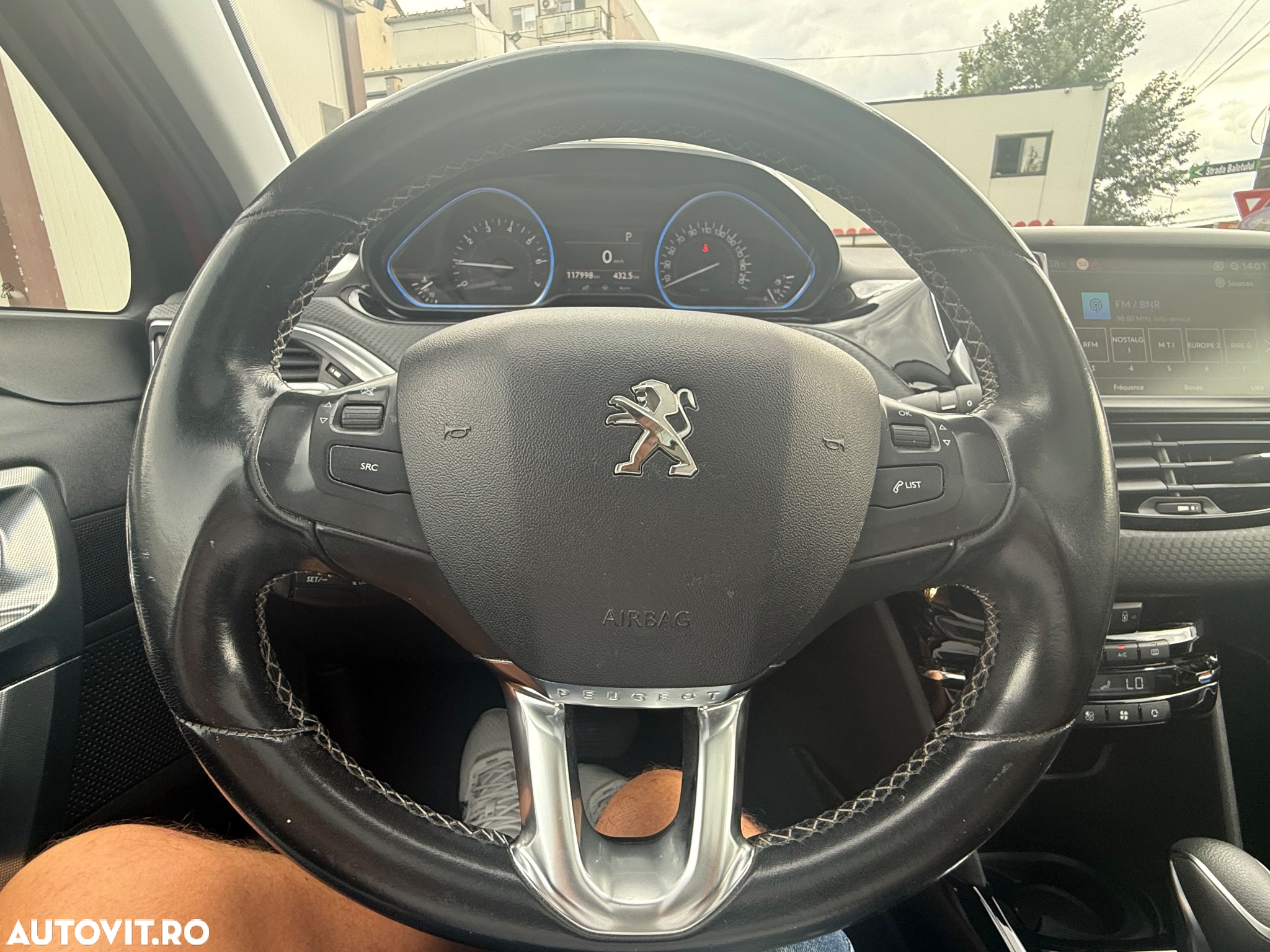 Peugeot 2008 1.2 PureTech Turbo EAT6 S&S Allure - 29