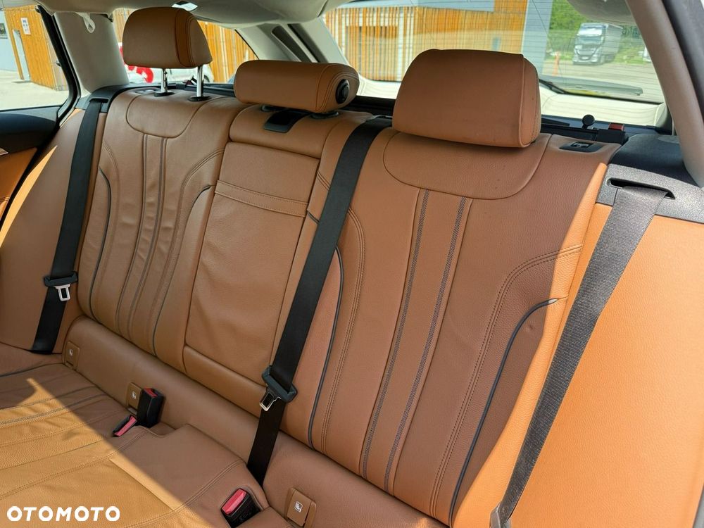 BMW Seria 5 520d Luxury Line sport - 31