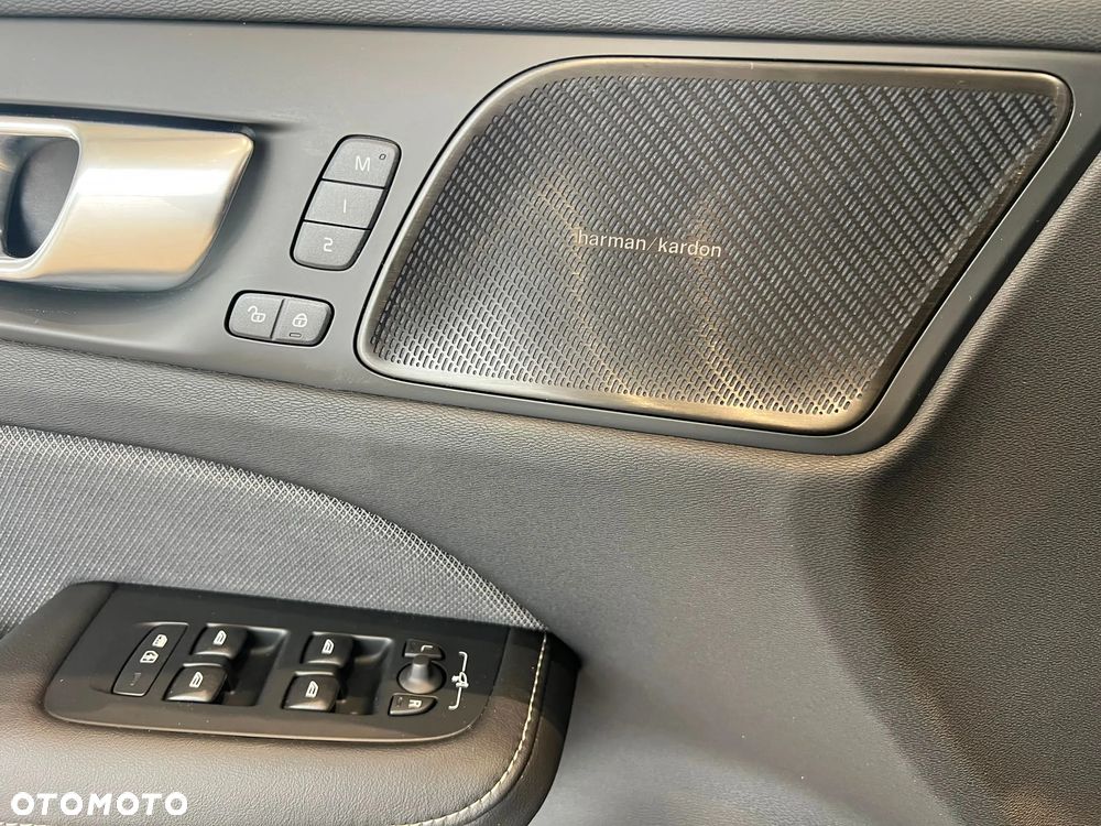 Volvo V60 B4 B Ultimate Dark - 28