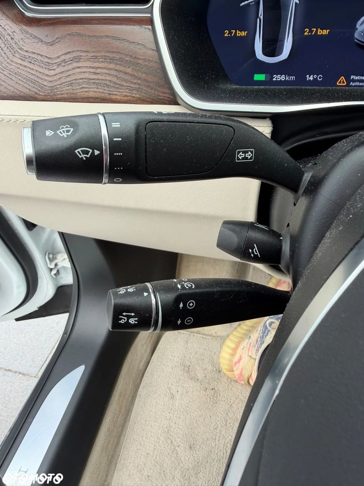 Tesla Model S - 15