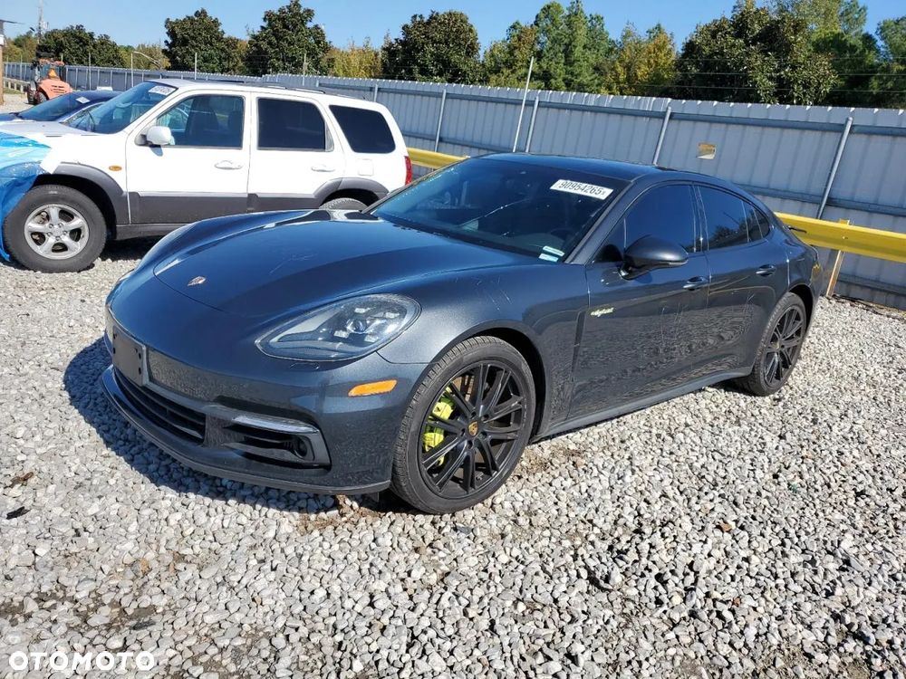 Porsche Panamera - 1
