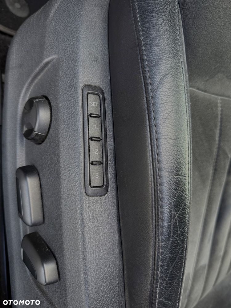 Skoda Superb 2.0 TDI DSG SportLine - 28