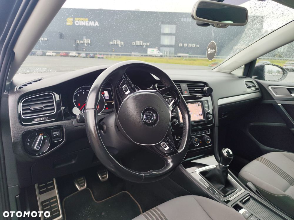 Volkswagen Golf - 6