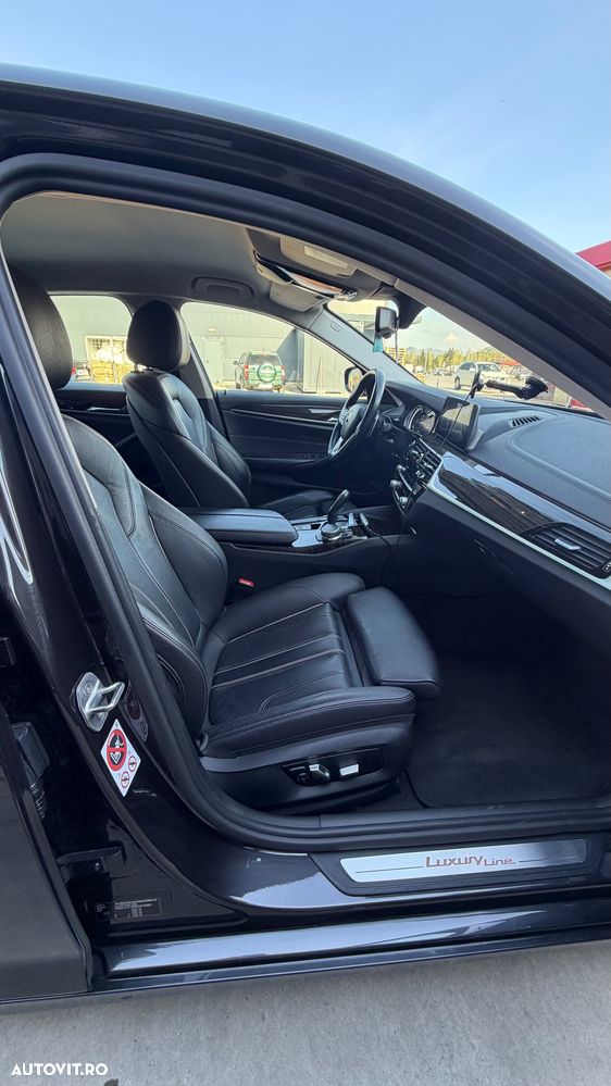 BMW Seria 5 520d Aut. Luxury Line - 7