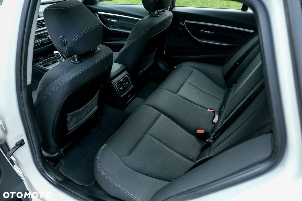 BMW Seria 3 320d Sport Line - 27