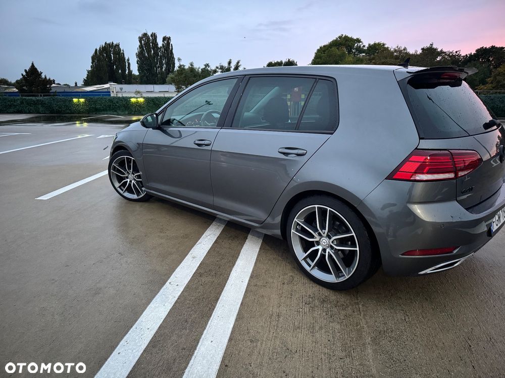 Volkswagen Golf - 11