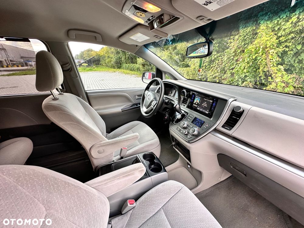 Toyota Sienna 3.5 V6 - 17