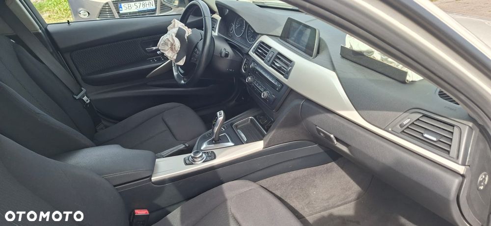 BMW Seria 3 320d xDrive - 12