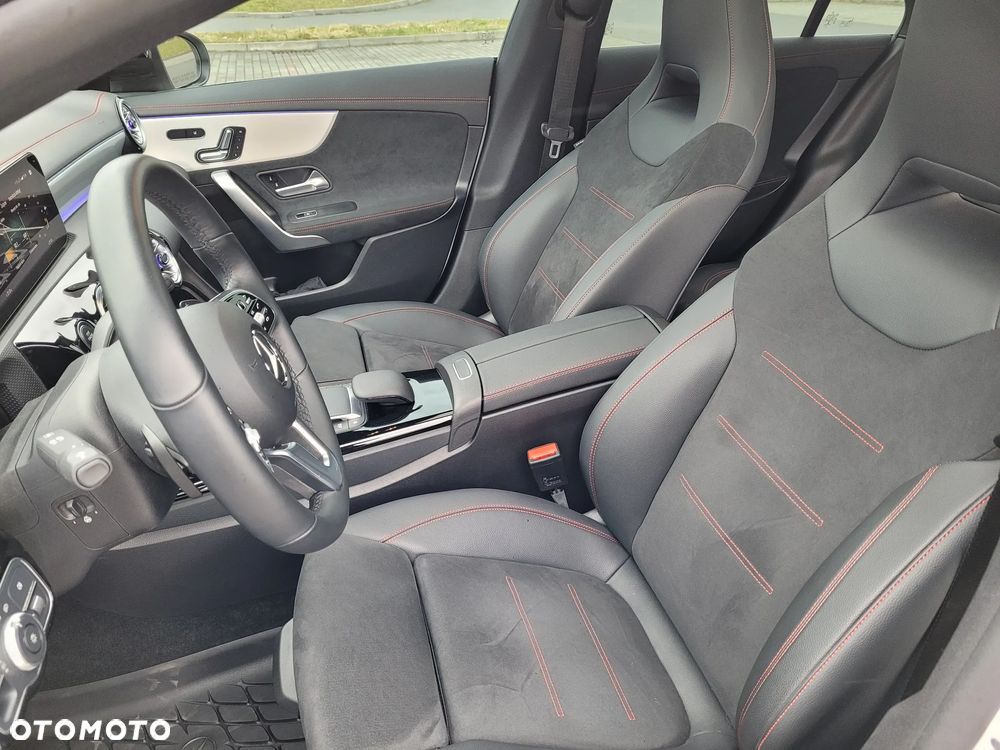 Mercedes-Benz CLA 250 4-Matic AMG Line 7G-DCT - 20