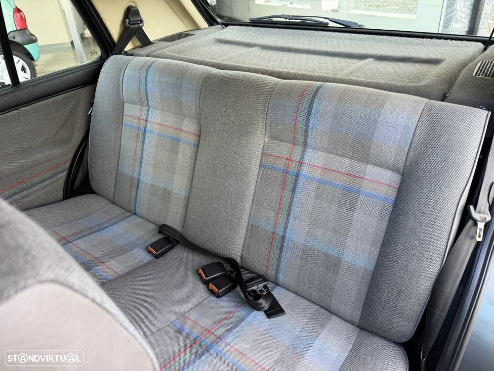 VW Golf 1.3 GL - 18