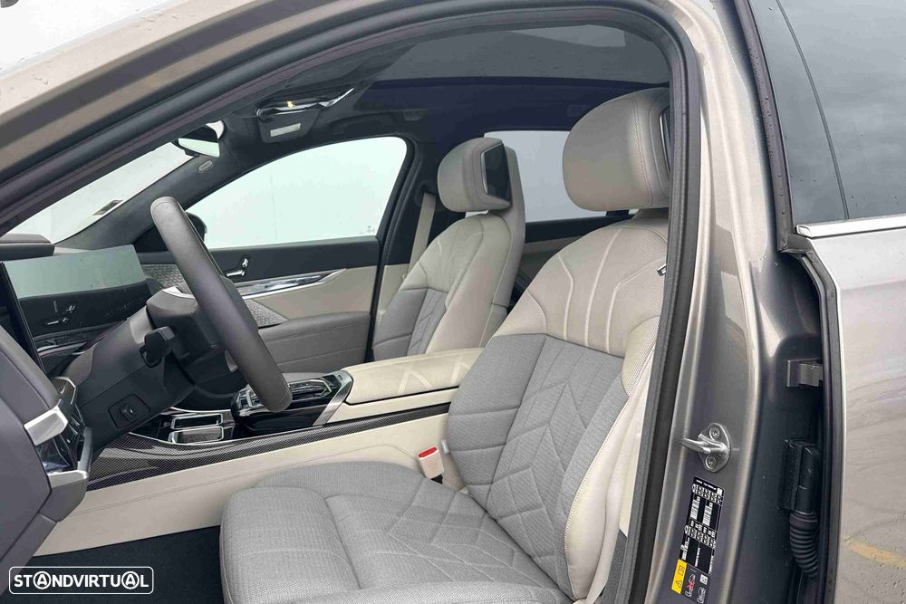 BMW i7 xDrive60 - 8