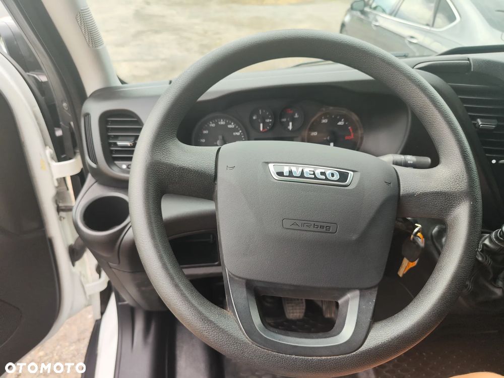 Iveco Daily 35S14 maxi brygadówka 7 osób - 14