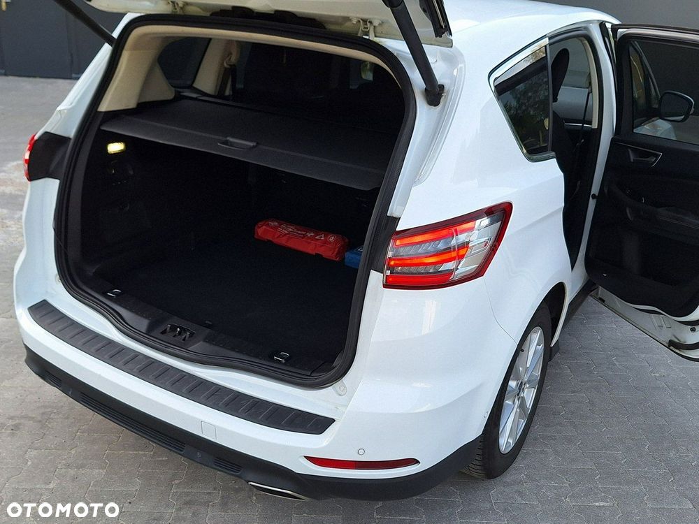 Ford S-Max - 13