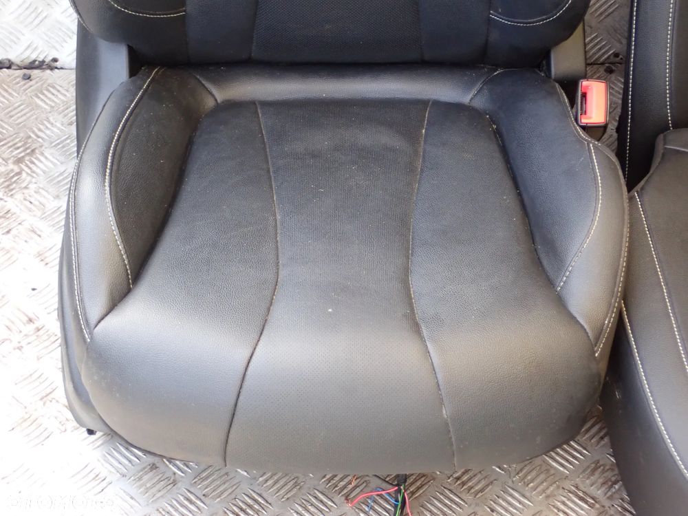 MG MG5  FOTEL PRZEDNI PRAWY / LEWY ORAZ KANAPA TYLNIA SKÓRA KOMPLET - 11