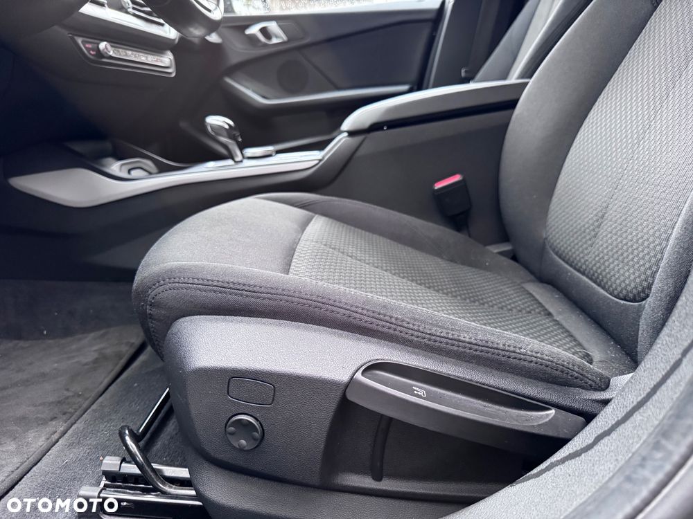 BMW Seria 1 118d M Sport Shadow - 32