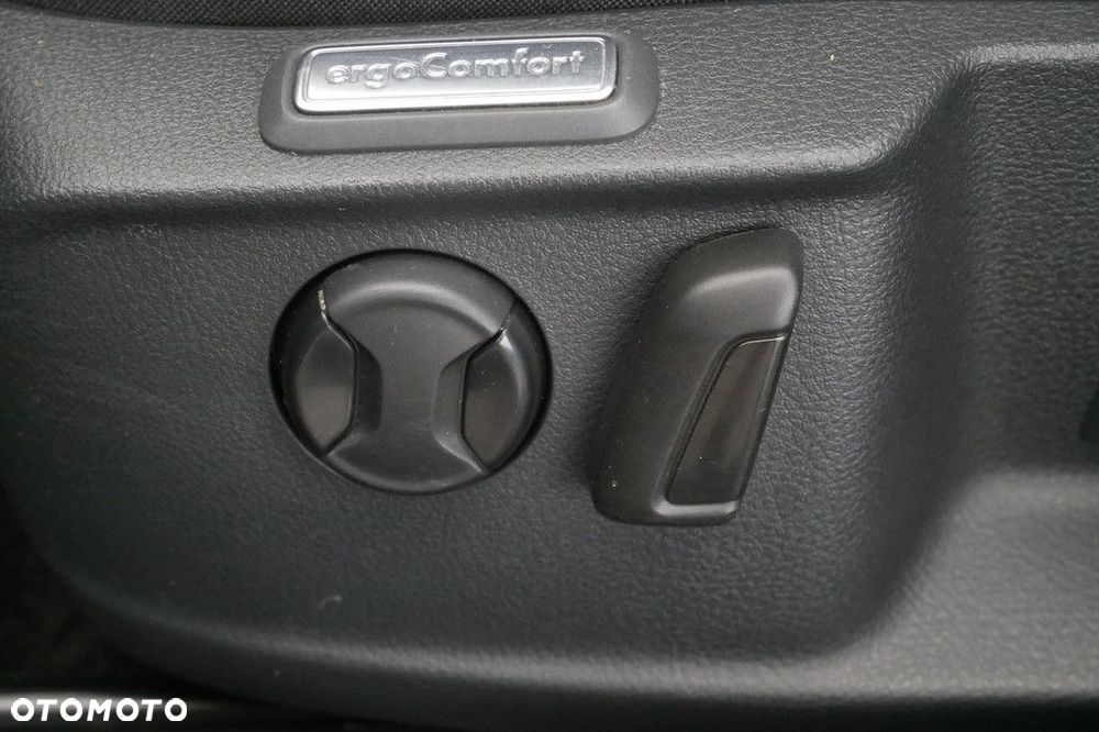 Volkswagen Passat Variant 2.0 TSI Business DSG - 27