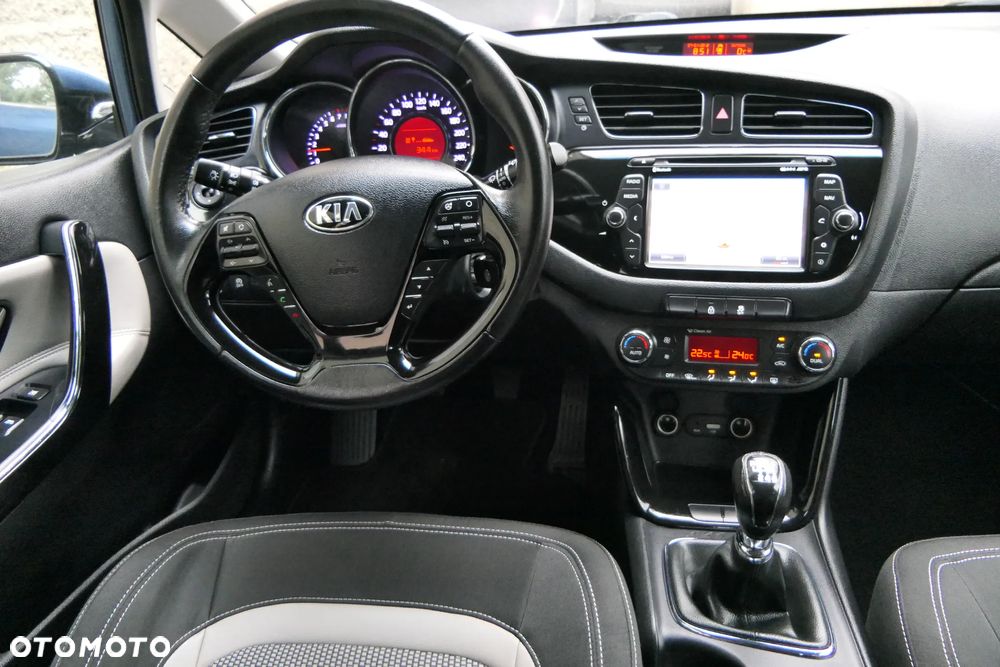 Kia Ceed 1.6 GDI Dream-Team Edition - 2