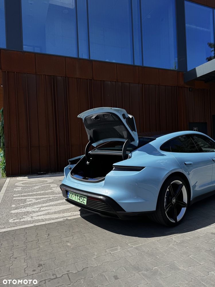 Porsche Taycan - 12
