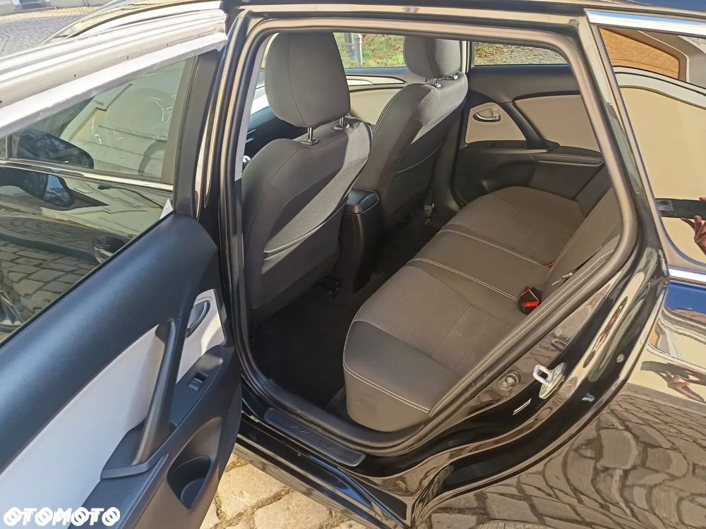 Toyota Avensis 1.8 Premium - 13