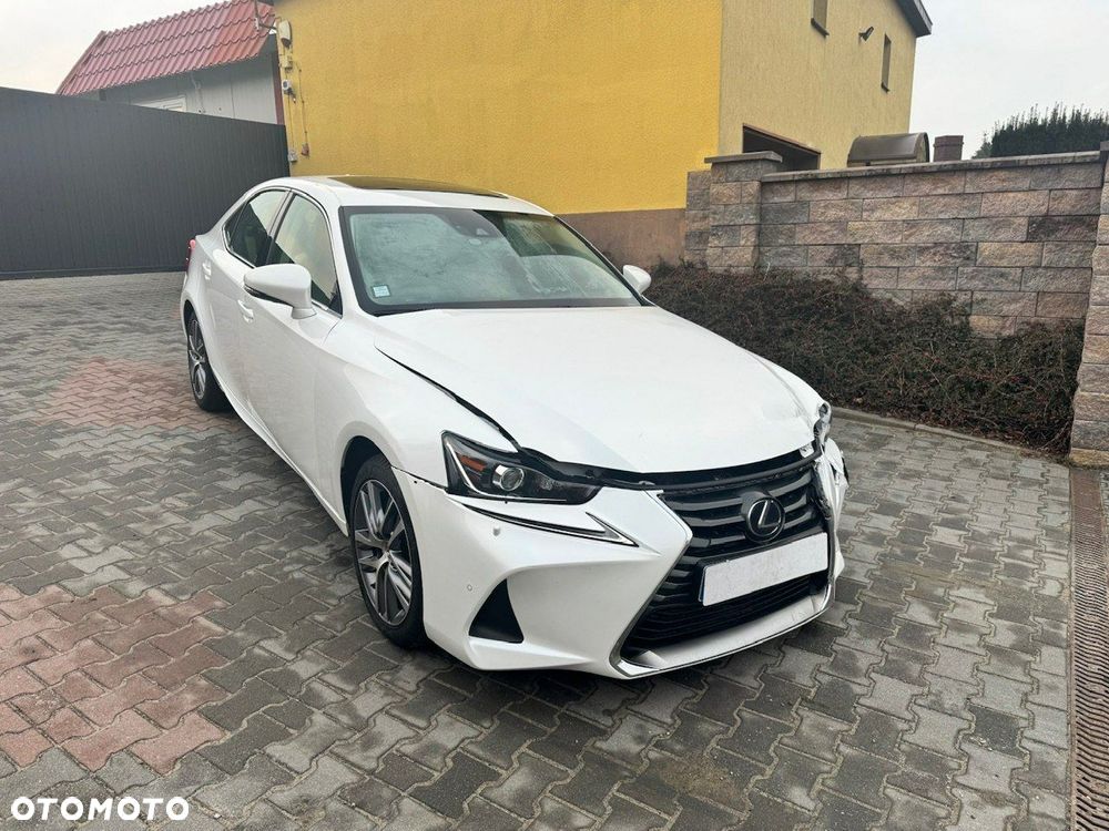 Lexus IS Luxury Line - 2