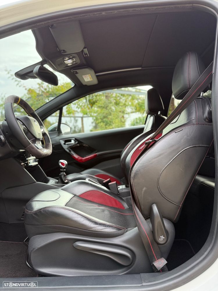 Peugeot 208 GTI 200 THP - 16