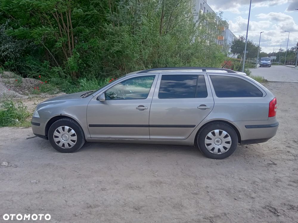 Skoda Octavia 1.6 Ambiente - 20