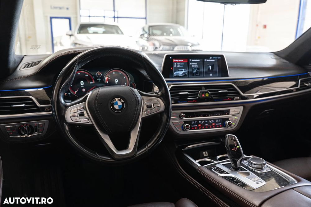 BMW Seria 7 750Ld xDrive - 32