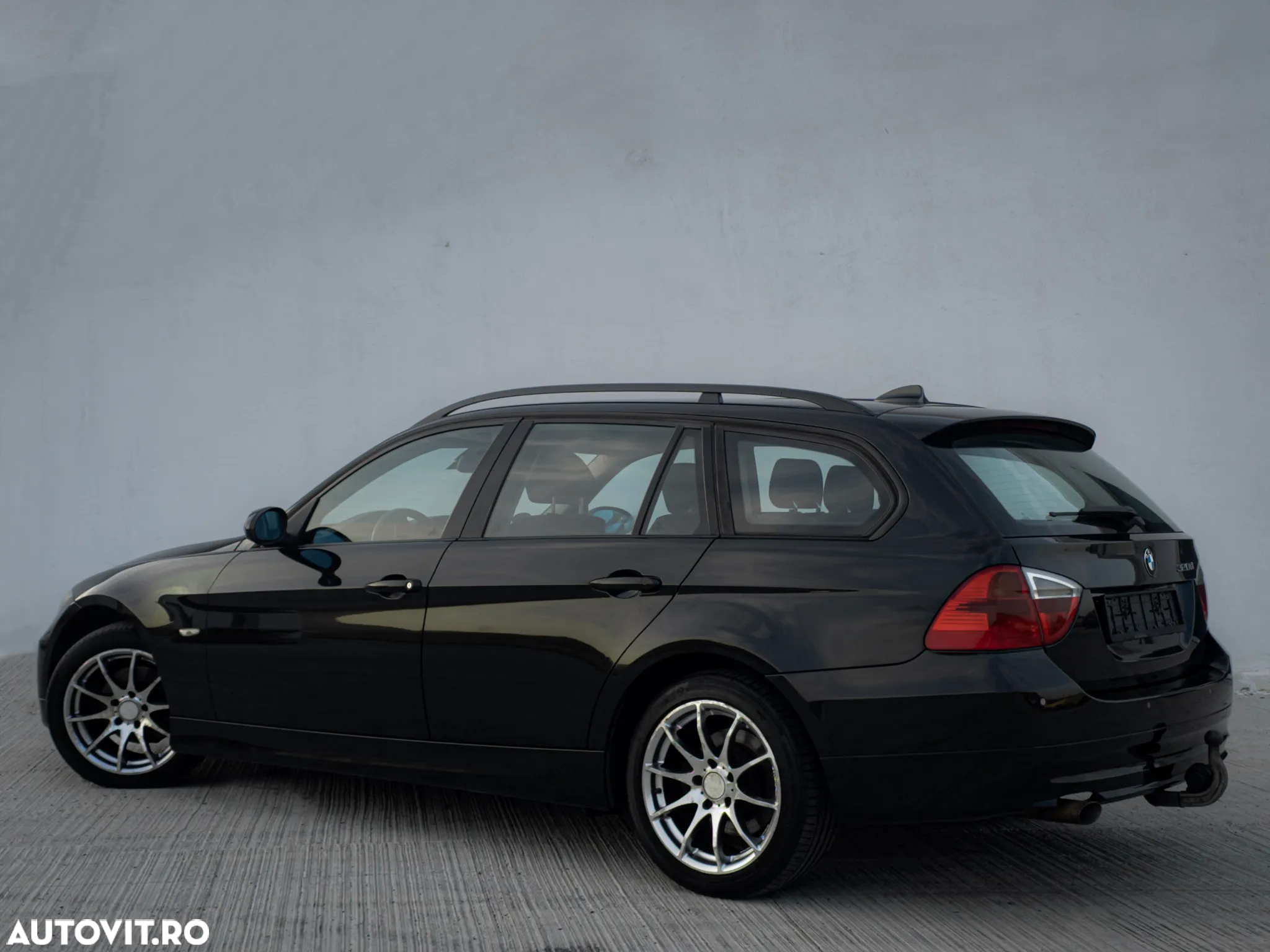 BMW Seria 3 320d DPF Touring - 4