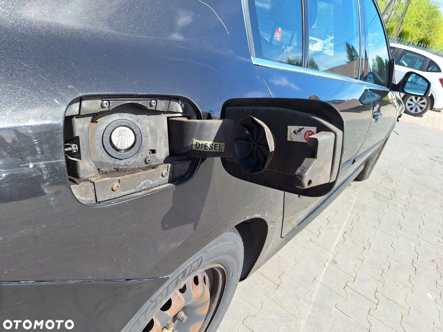 RENAULT LAGUNA 3 III 5D LIFTBACK HATCHBACK KLAPKA WLEWU PALIWA NV676 - 4