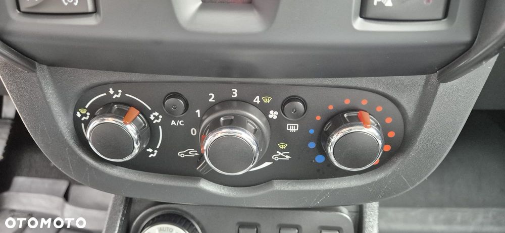 Dacia Duster 1.6 SCe Laureate 4x4 S&S - 11