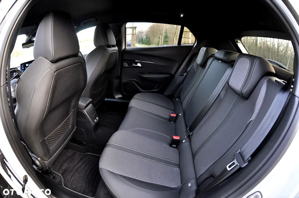 Peugeot 2008 BlueHDi 130 EAT8 GT - 26