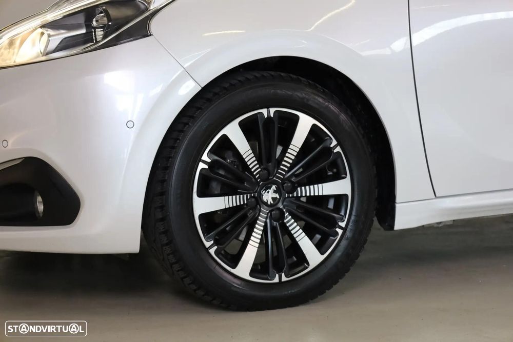 Peugeot 208 1.2 PureTech Allure EAT6 - 12