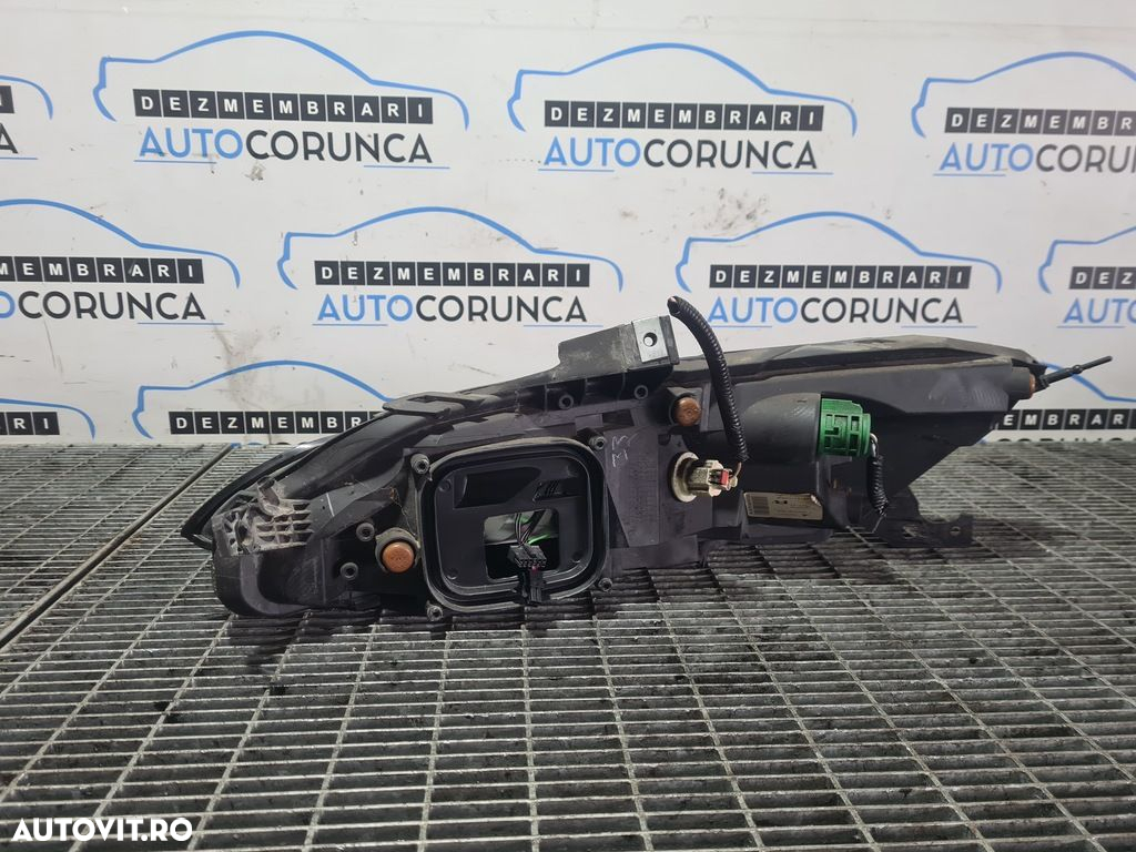 Far Dreapta Jeep Cherokee V 2013 - 2017 SUV 4 Usi (951) Fara xenon - 3