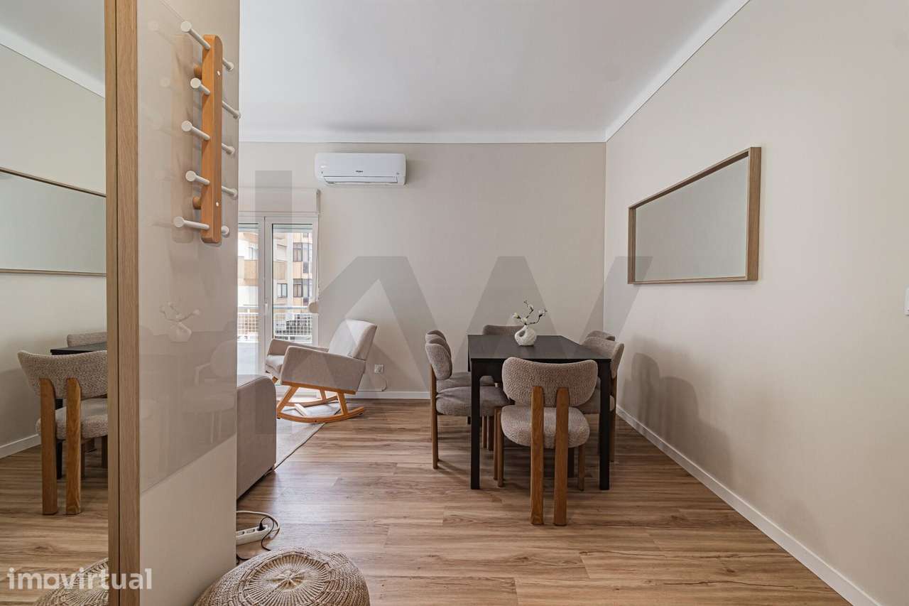 Apartamento T2 Completamente Renovado Almada 65mts2 com varanda - Grande imagem: 3/38