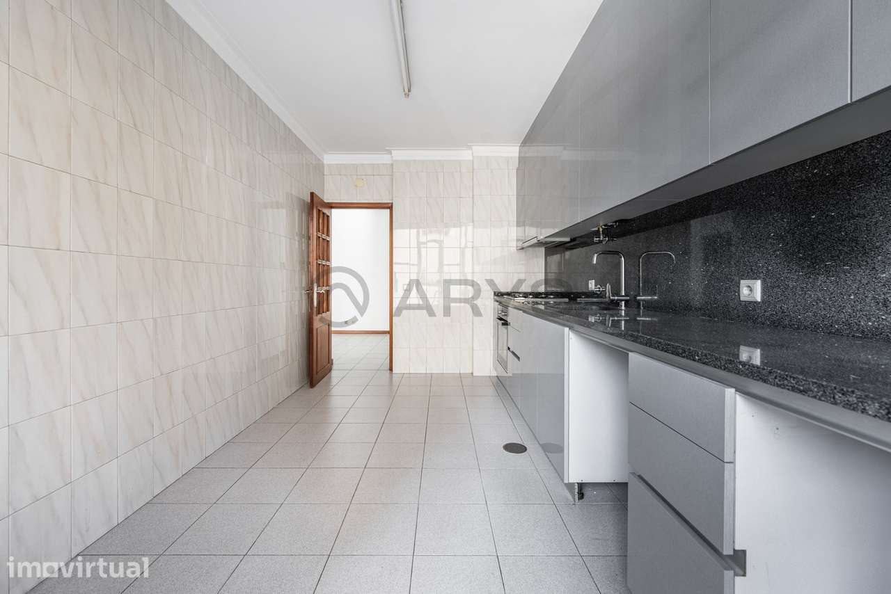 T3 Renovado com Garagem em São Vicente - Grande imagem: 4/25