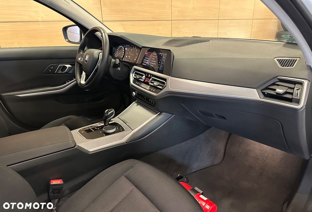BMW Seria 3 318i Advantage - 7