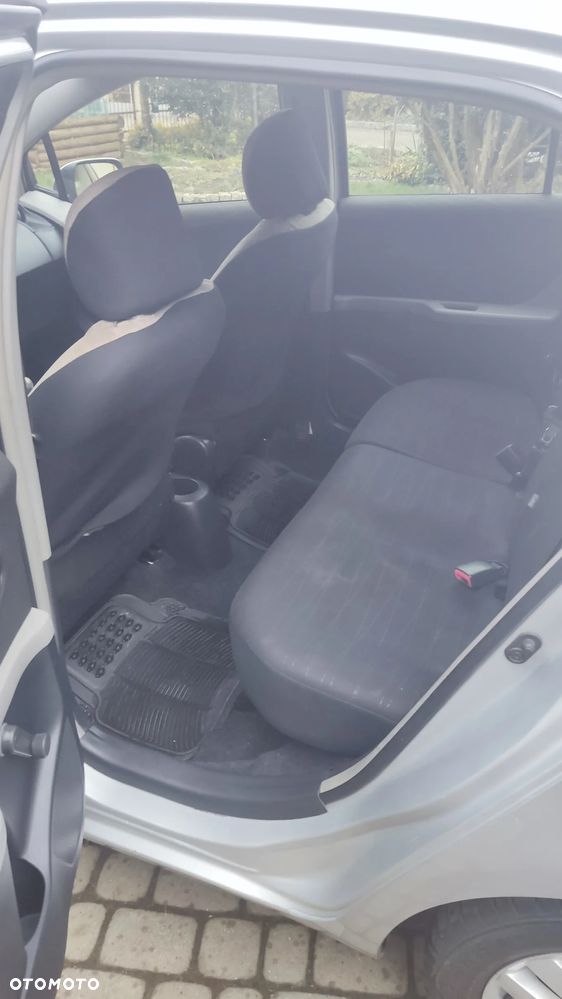 Toyota Yaris - 10