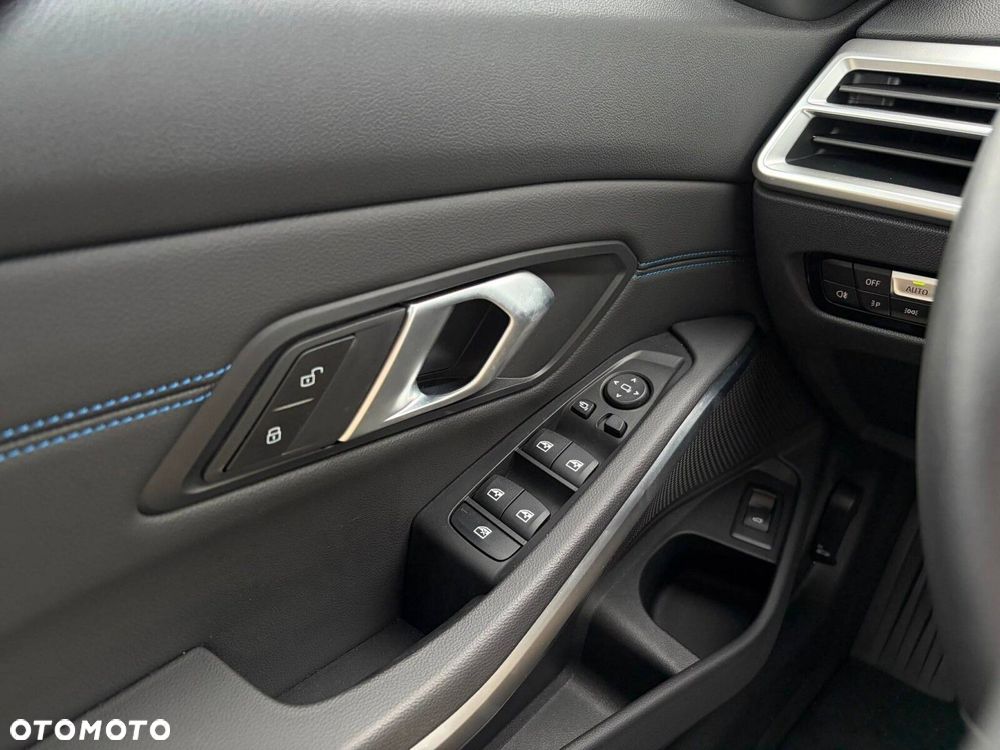 BMW Seria 3 330i xDrive M Sport sport - 22
