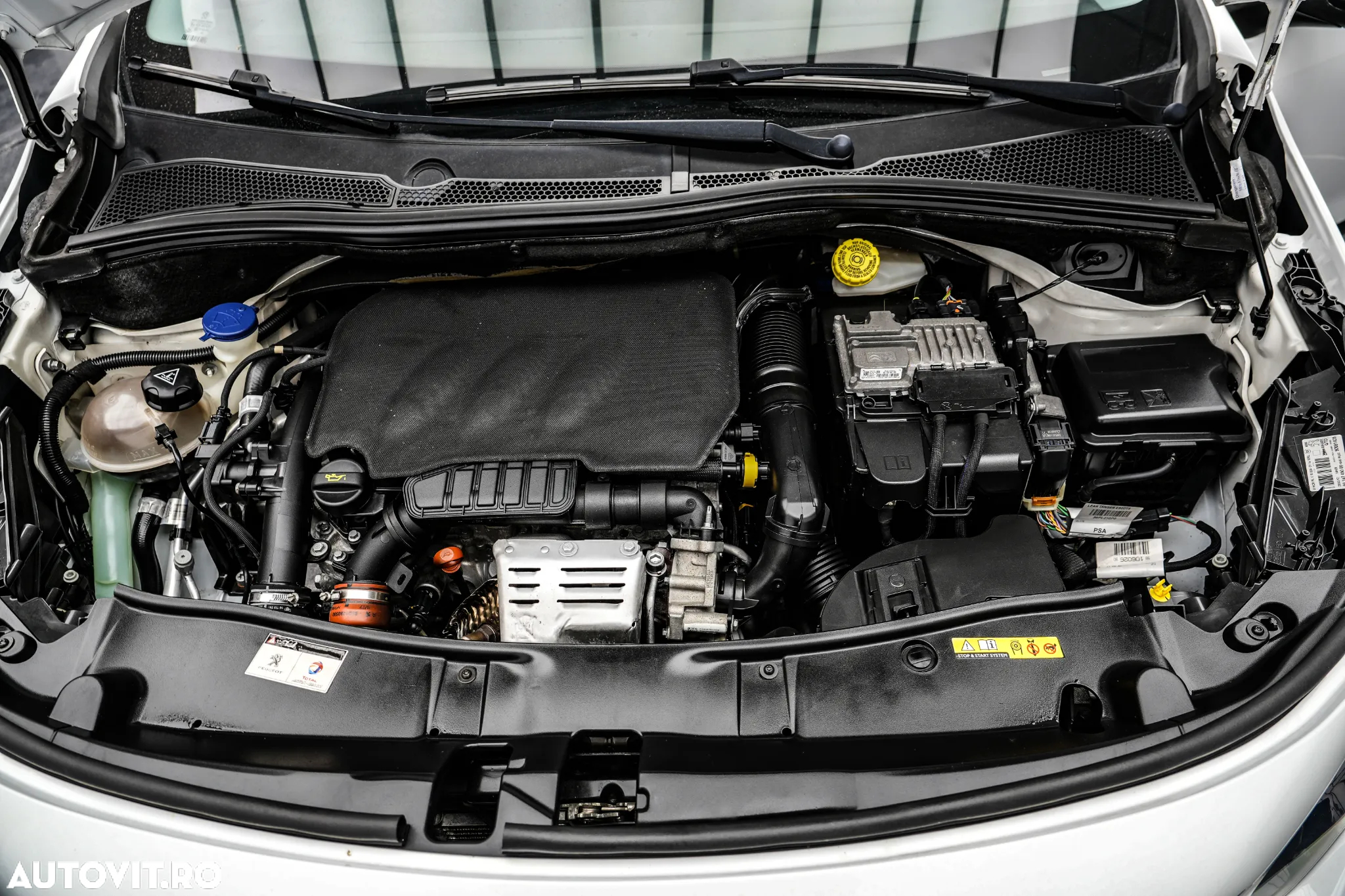 Peugeot 2008 1.2 PureTech Turbo EAT6 S&S Allure - 26