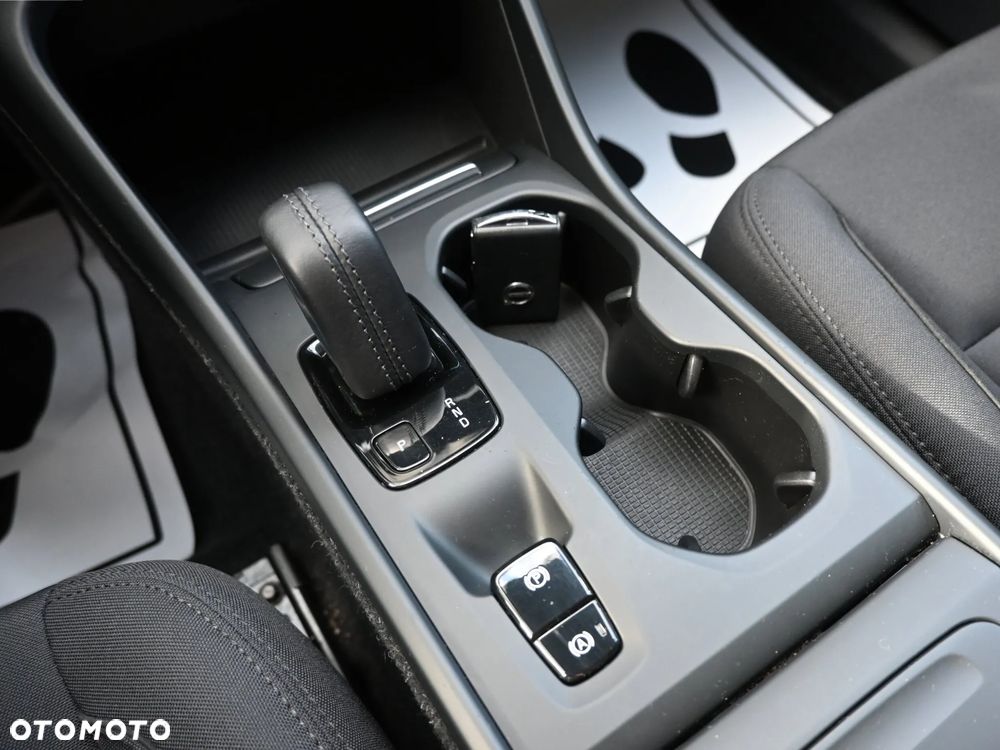 Volvo XC 40 T3 Momentum - 24