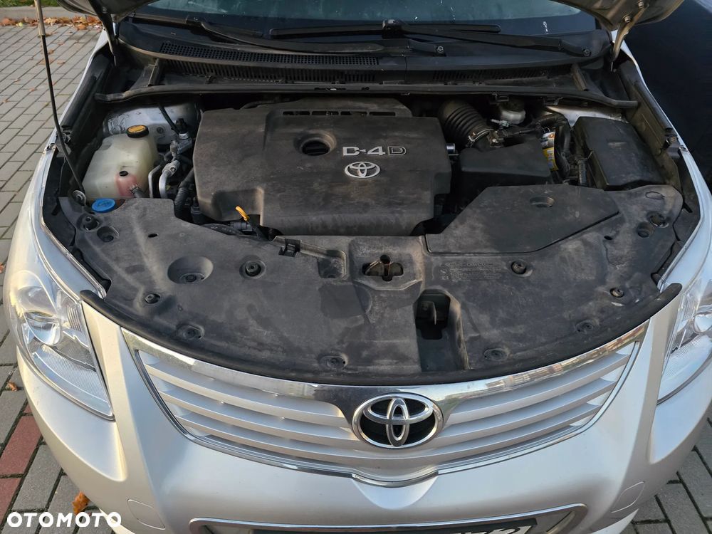 Toyota Avensis 2.0 D-4D - 15
