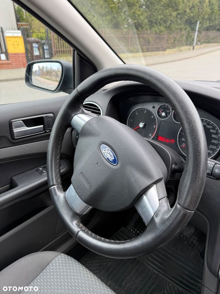 Ford Focus ver-1-8-tdci-ambiente - 12