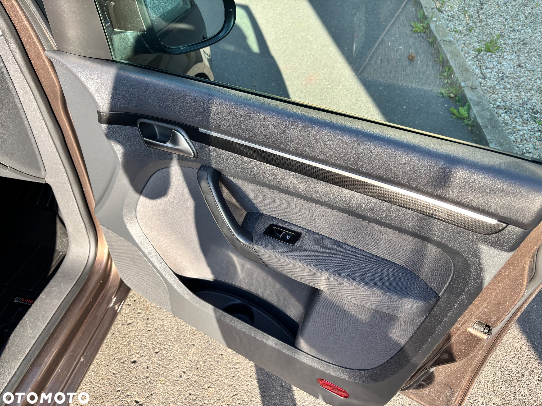 Volkswagen Touran 2.0 TDI DPF Highline - 23