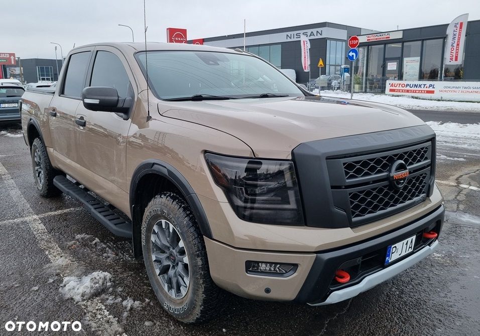 Nissan Titan - 1